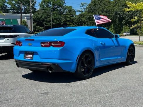Used 2022 Chevrolet Camaro LT RWD image 5