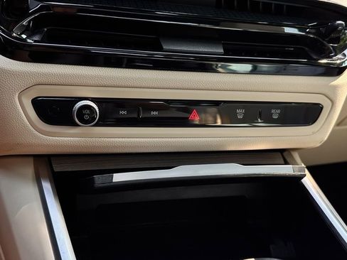 Used 2025 BMW 330i Sedan RWD image 11