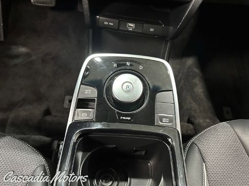 Used 2019 Kia Niro EX w/ Cold Weather Package 2.0 FWD image 40