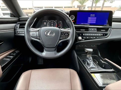 Used 2025 Lexus ES 350 w/ Premium Package image 5