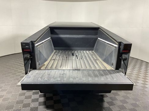 Used 2024 Tesla Cybertruck AWD Crew Cab image 16