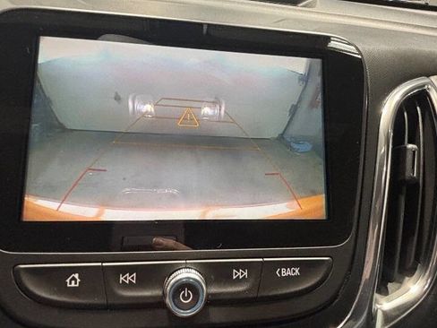 Used 2018 Chevrolet Equinox LT w/ Sun & Infotainment Package image 5