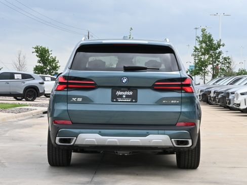 New 2026 BMW X5 xDrive50e w/ Premium Package AWD/4WD image 8