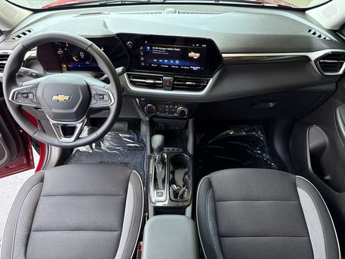 Used 2025 Chevrolet TrailBlazer LT w/ LPO, Blackout Package FWD image 18