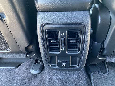 Used 2017 Jeep Grand Cherokee Altitude AWD/4WD image 19