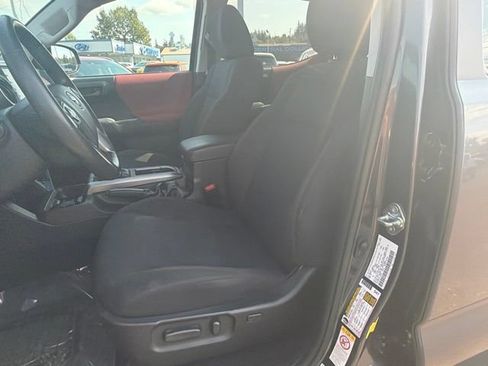 Used 2020 Toyota Tacoma SR5 RWD image 18