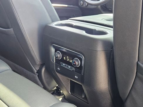Certified 2024 Chevrolet Suburban Z71 AWD/4WD image 25