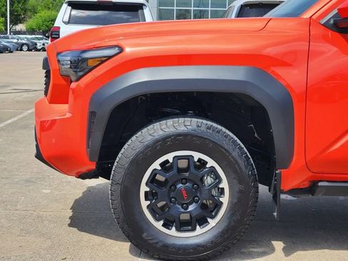 Used 2024 Toyota Tacoma TRD Off-Road w/ TRD Off Road Upgrade Package AWD/4WD image 5