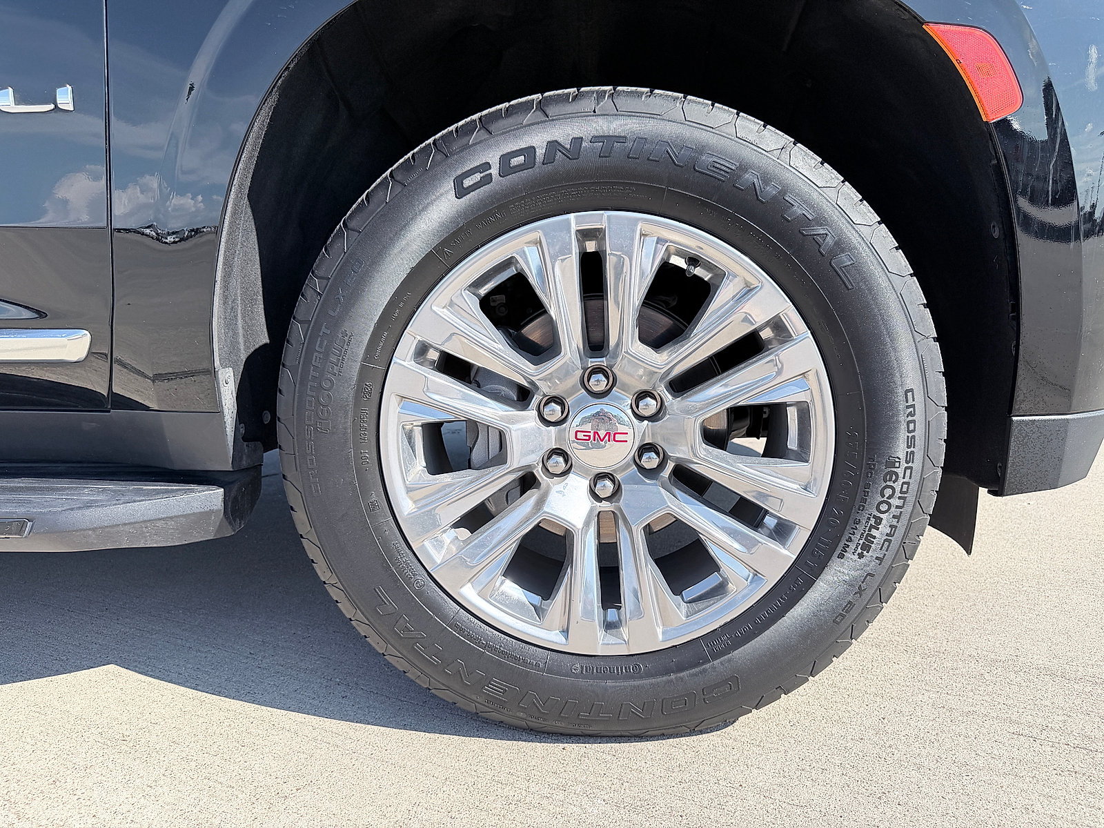 Used 2024 GMC Yukon Denali AWD/4WD image 10