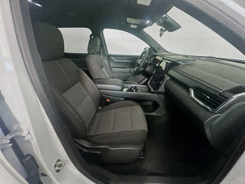 Used 2025 GMC Acadia Elevation image 34