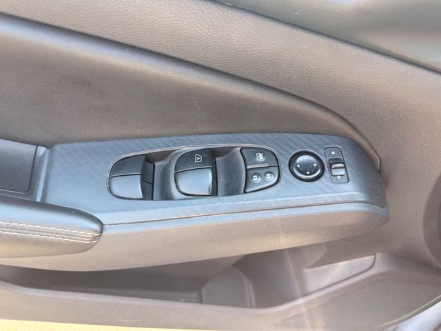 Used 2025 Nissan Altima 2.5 SV FWD image 8
