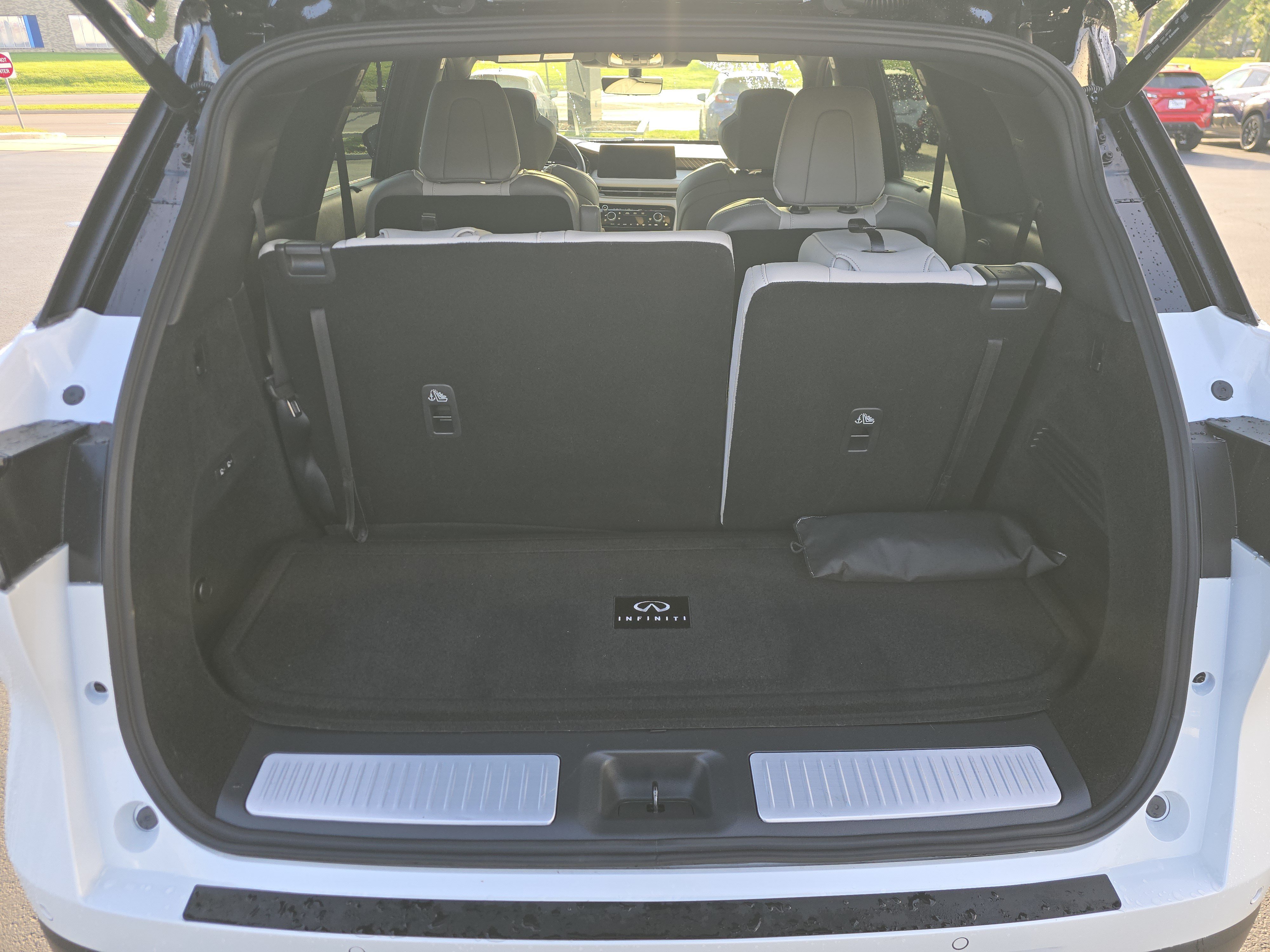 Used 2026 INFINITI QX60 Autograph w/ Dark Cargo Package AWD/4WD image 18