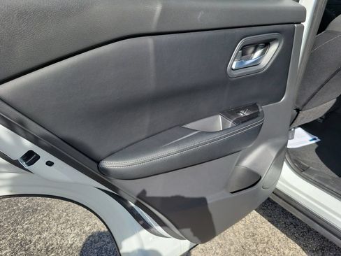 Used 2025 Nissan Rogue SV AWD/4WD image 20