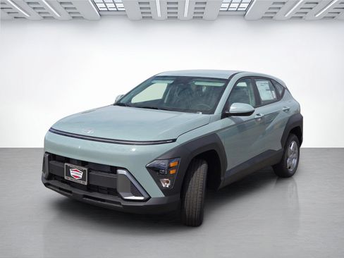 New 2027 Hyundai Kona SE AWD/4WD image 8
