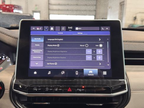 Used 2023 Jeep Compass Limited w/ Sun and Sound Group image 24