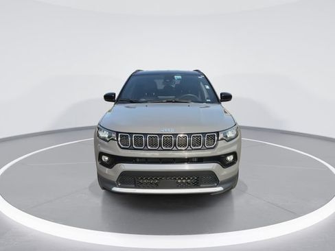 Used 2024 Jeep Compass Limited AWD/4WD image 3
