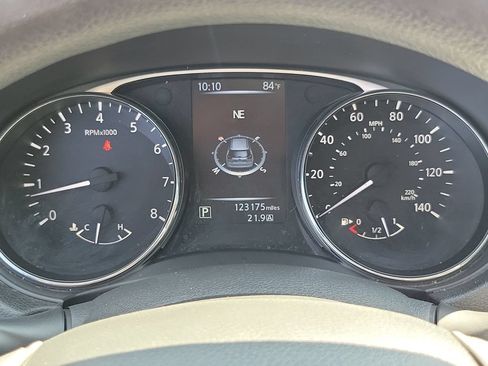 Used 2015 Nissan Rogue SV w/ SV Premium Package FWD image 29