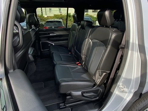 Used 2025 Jeep Wagoneer 4WD w/ Premium Group I image 22