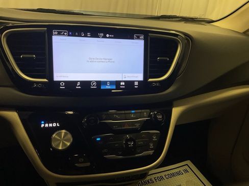 Used 2024 Chrysler Pacifica Touring-L FWD image 14