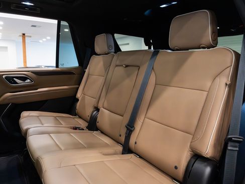 Used 2021 Chevrolet Tahoe Premier w/ Premium Package image 11