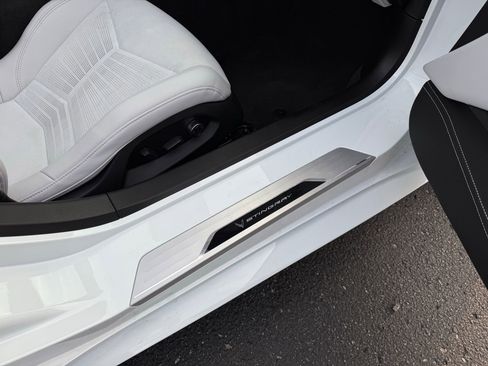 Used 2024 Chevrolet Corvette Stingray Premium Conv w/ Z51 Performance Package image 8