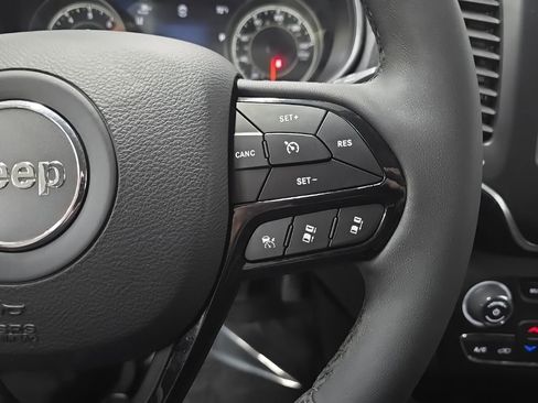 Used 2023 Jeep Cherokee Altitude Lux image 20