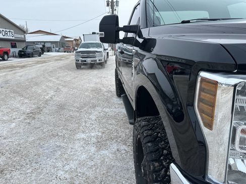 Used 2019 Ford F250 XLT w/ XLT Value Package image 27