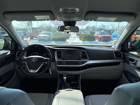 Used 2018 Toyota Highlander Plus image 11