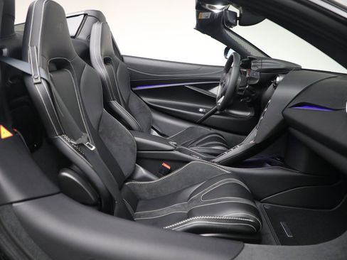 New 2026 McLaren 750S Spider RWD image 32