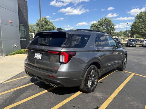 Used 2025 Ford Explorer ST AWD/4WD image 6