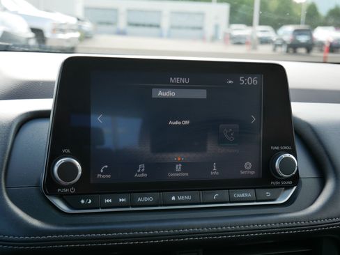 Used 2023 Nissan Rogue SV AWD/4WD image 22