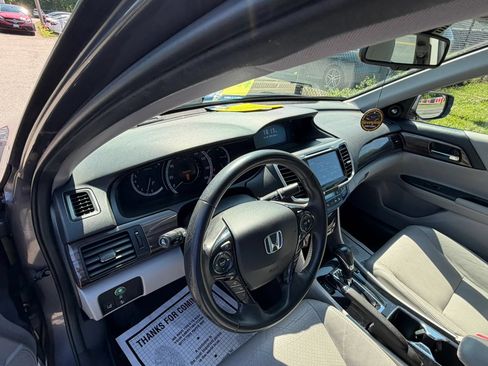 Used 2016 Honda Accord EX-L image 9