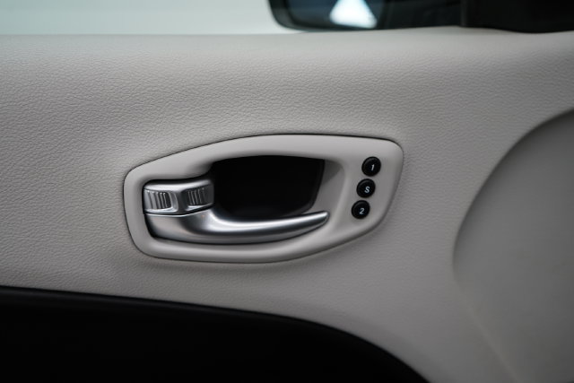 Used 2021 Jeep Compass Limited w/ Sun and Sound Group AWD/4WD image 10