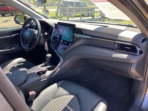 Used 2023 Toyota Camry SE FWD image 12