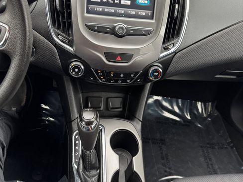 Used 2017 Chevrolet Cruze LT w/ Convenience Package image 20