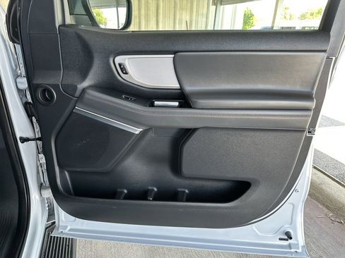 Used 2025 Ford Expedition Active RWD image 35