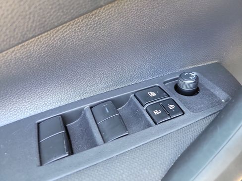 Used 2025 Toyota Corolla LE image 21