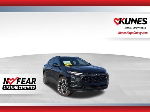 Used 2025 Chevrolet Trax RS w/ Driver Confidence Package image 1