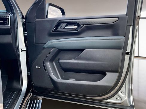 Used 2025 GMC Yukon XL AT4 w/ AT4 Premium Package image 19