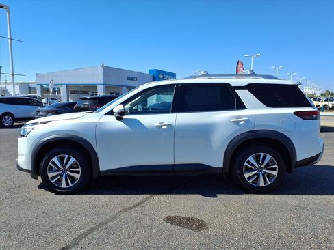 Certified 2024 Nissan Pathfinder SL image 4