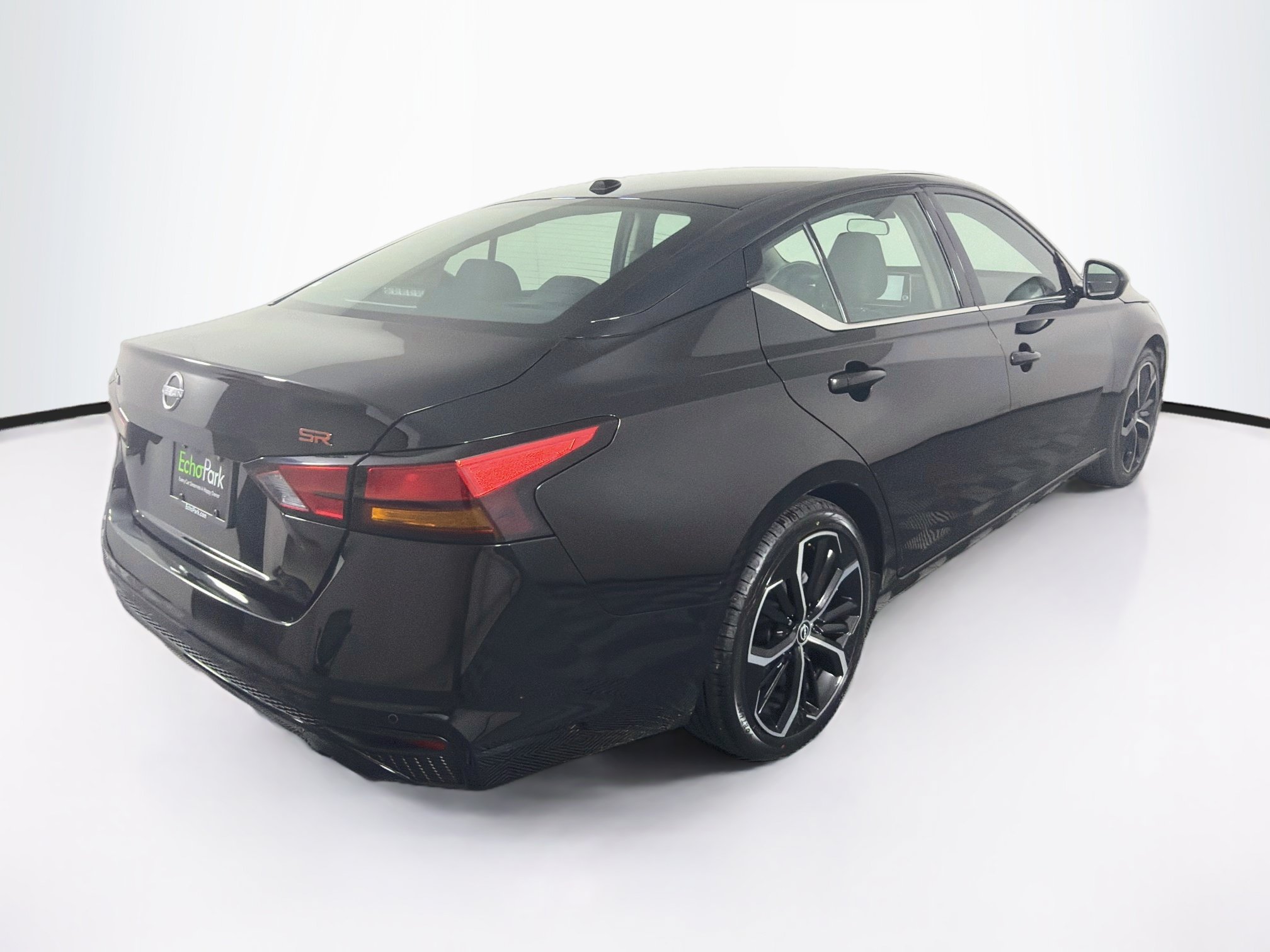 Used 2025 Nissan Altima 2.5 SR FWD image 9