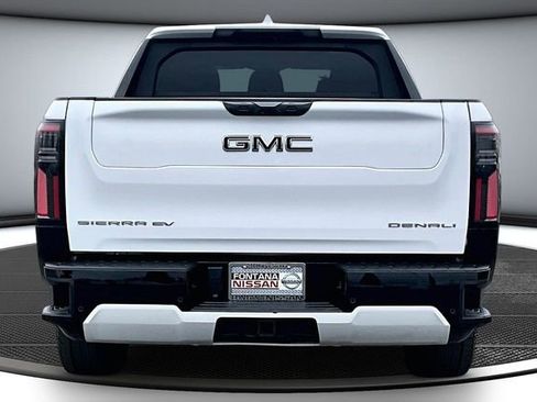 Used 2025 GMC Sierra EV Denali AWD/4WD image 5