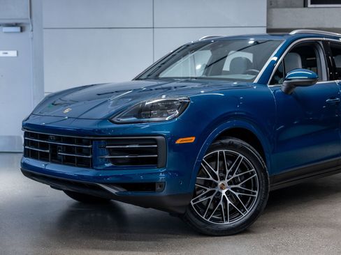 Certified 2025 Porsche Cayenne AWD/4WD image 22