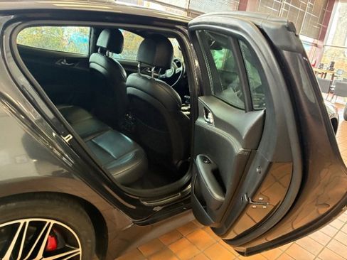 Used 2022 Kia Stinger GT1 RWD image 28