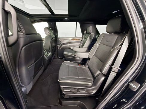 Used 2024 Cadillac Escalade Premium Luxury image 26