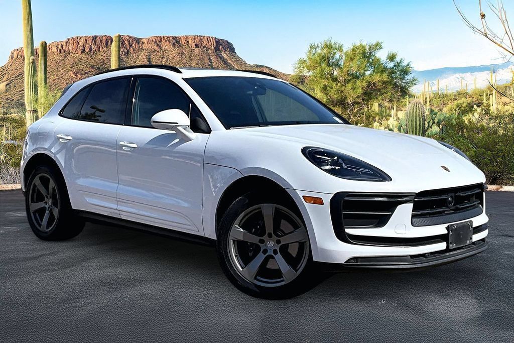 Used 2024 Porsche Macan AWD/4WD image 12