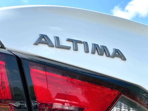 Used 2025 Nissan Altima 2.5 SV image 15