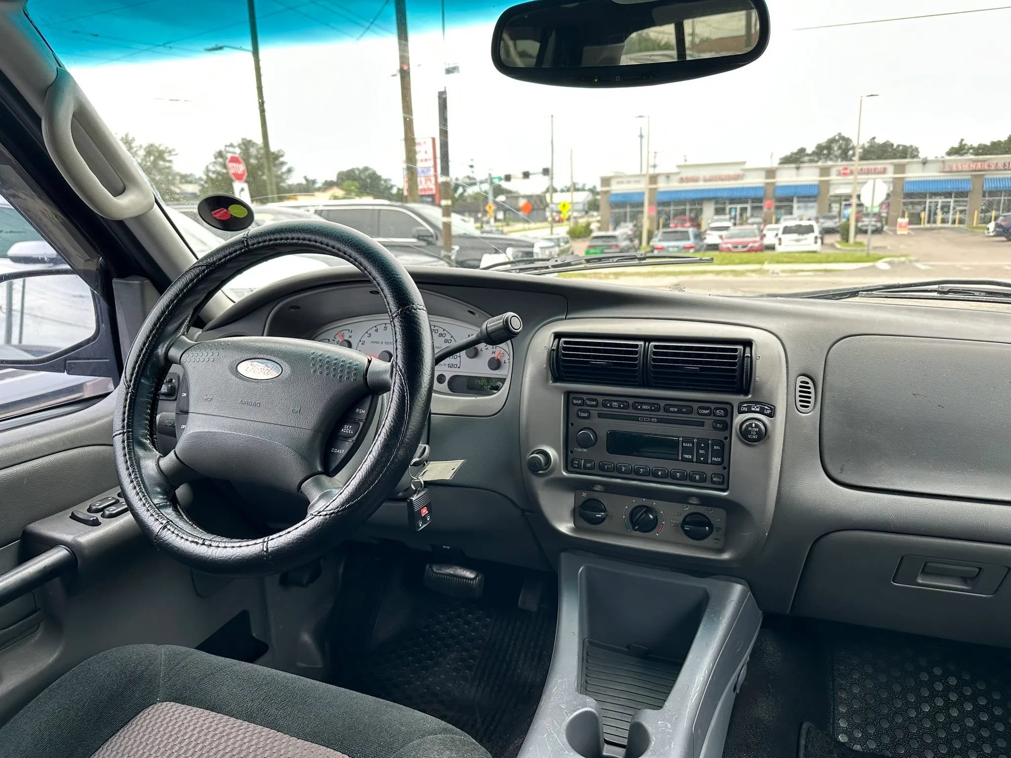 Used 2005 Ford Explorer Sport Trac XLS RWD image 13