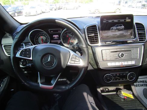 Used 2018 Mercedes-Benz GLE 43 AMG 4MATIC w/ Premium 3 Package image 16