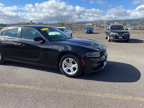 Used 2022 Dodge Charger SXT image 2